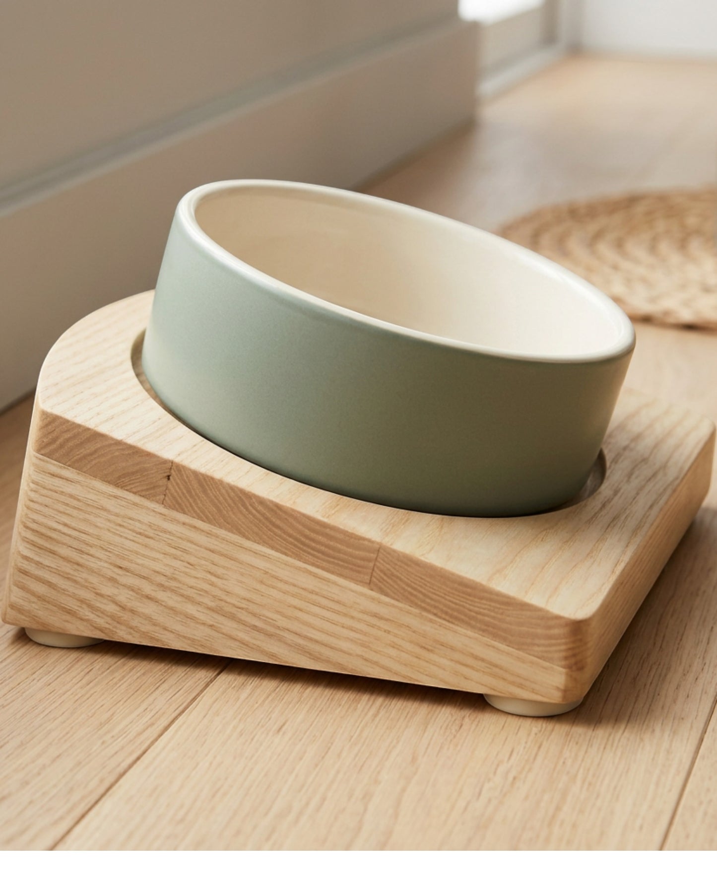 Avibe Tilted Ceramic Pet Bowl with Ash Stand 15 cm Sage - Detail view